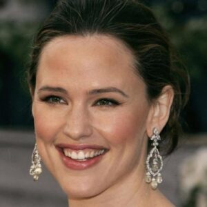 JEN GARNER’S STUNNING TRANSFORMATION: EX-WIFE BEN AFFLECK RADIATES IN OPEN SHOULDERED BRIDAL GOWN