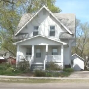 A Midwest neighborhood built entirely of Sears old “kit houses” is still standing today