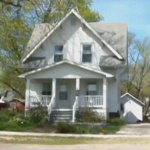 A Midwest neighborhood built entirely of Sears old “kit houses” is still standing today