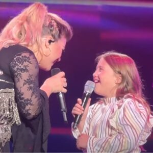 Kelly Clarkson And Daughter Light Up Vegas With A Heartfelt Duet.