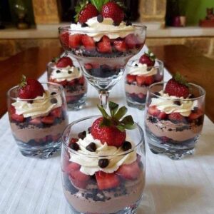 CHOCOLATE CHEESECAKE PARFAITS WITH