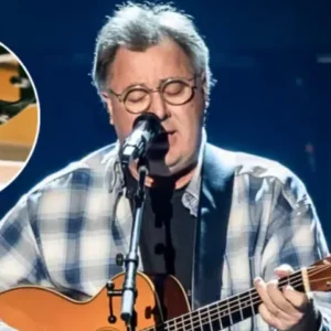 Vince Gill Dedicates “Go Rest High” To Toby Keith At ‘All For The Hall’ Concert