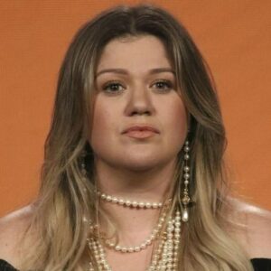 Kelly Clarkson’s Take on Child Discipline: The Controversy Surrounding Spanking