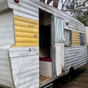 Kind people gave a homeless woman an old trailer.