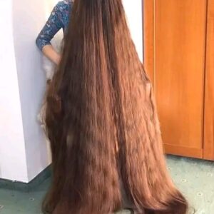 –She hasn’t cut her hairs for 20years, even though her husband begged her to. Then, one day, she finally gave up and cut her hair! Better sit down before you see what this woman looks like today: – Check the comment 👇👇