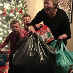 My Kids’ Grandmom Came to Our Home, Packed the Christmas Presents She Gave Them & Took Them Away