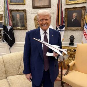 Photo Of Trump In Oval Office Turns Heads After People Spot Small ‘Creepy’ Detail