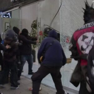JUST IN / MEXICO RIOTS LOOT BUSINESS AS THEY PROTEST RISE OF AMERICAN TOURISM JUST IN / MEXICO RIOTS LOOT BUSINESS AS THEY PROTEST RISE OF AMERICAN TOURISM