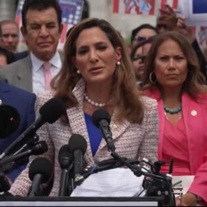 BREAKING – Republicans are demanding that Rep. María Elvira Salazar be censured or even removed from the GOP entirely !!