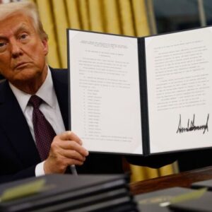 Trump Pulls Out His Pen and Signs The ONE Order Ilegal Aliens Feared Most !! Trump Pulls Out His Pen and Signs The ONE Order Ilegal Aliens Feared Most !!