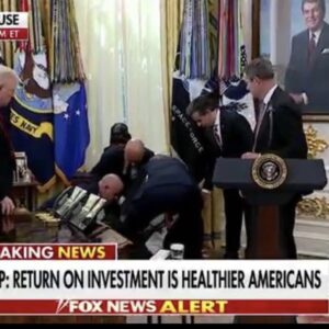 MAJOR BREAKING: A Man Collapsed in the Oval Office during President Trump’s Announcement