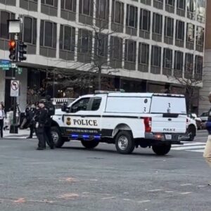 BREAKING : MULTIPLE National Guard soldiers have been SHOT outside the White House !!